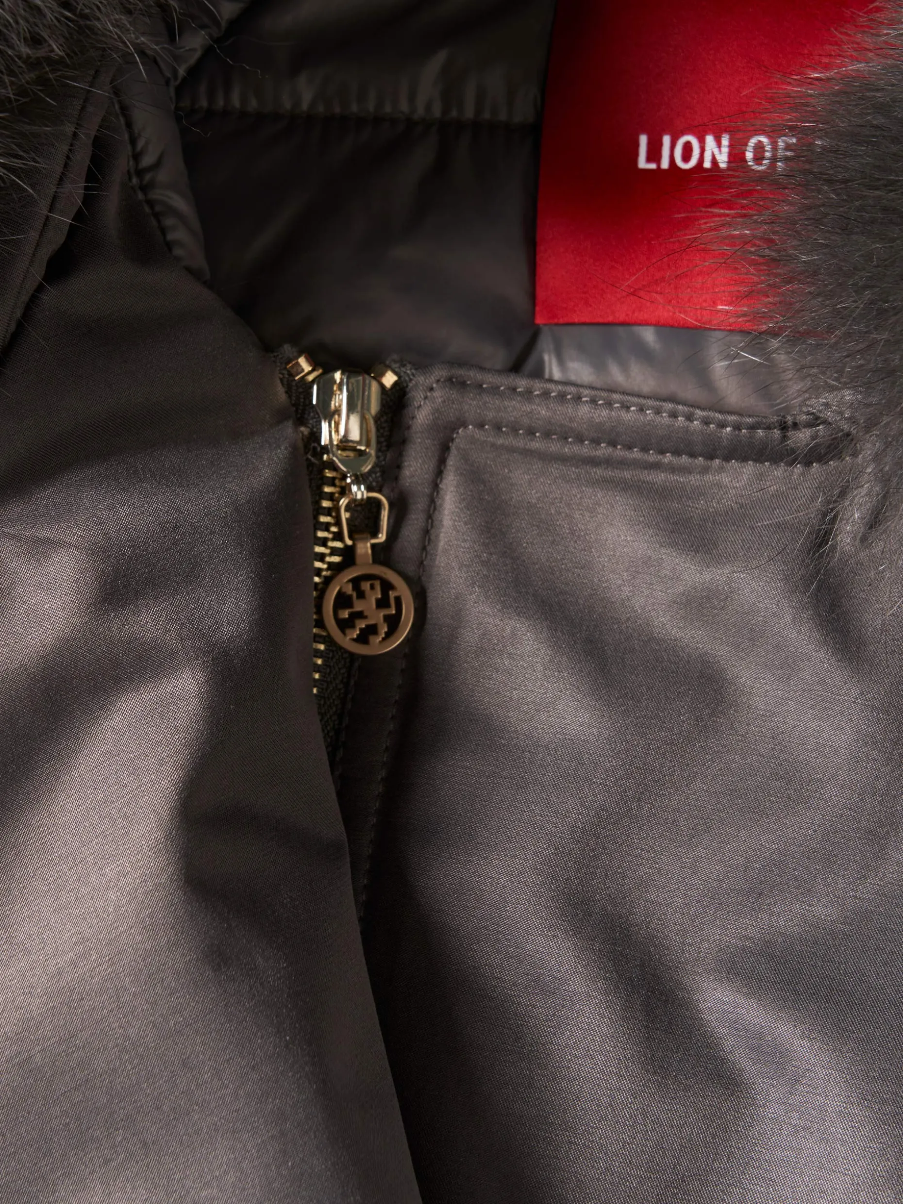 Blusão acolchoado com cinto e gola em pelo|LION OF PORCHES Store