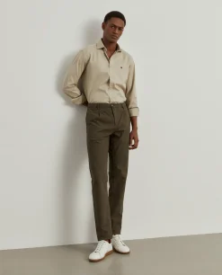 Calças chino regular fit com pregas|LION OF PORCHES Fashion