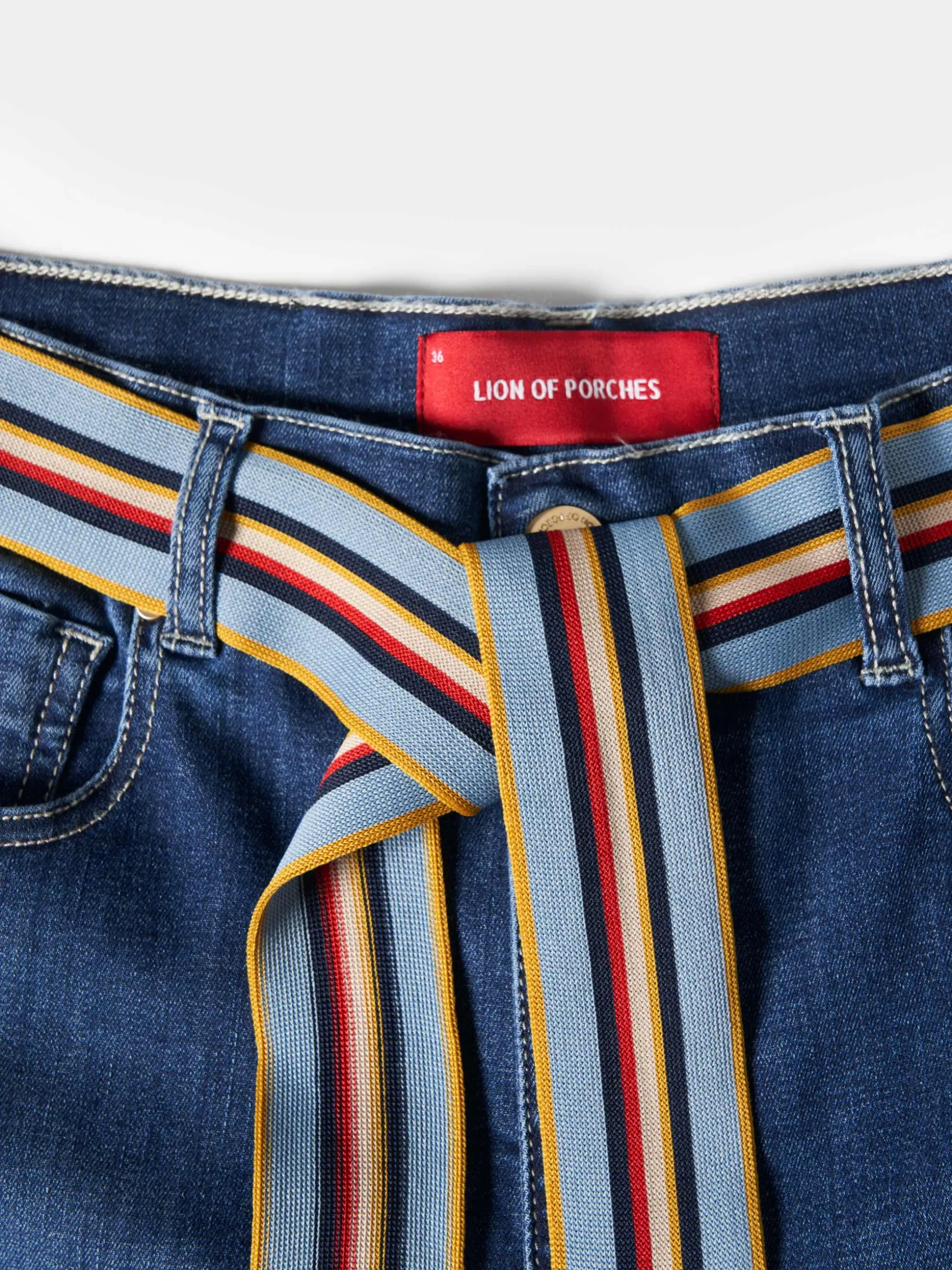 Calças denim regular fit com cinto|LION OF PORCHES New