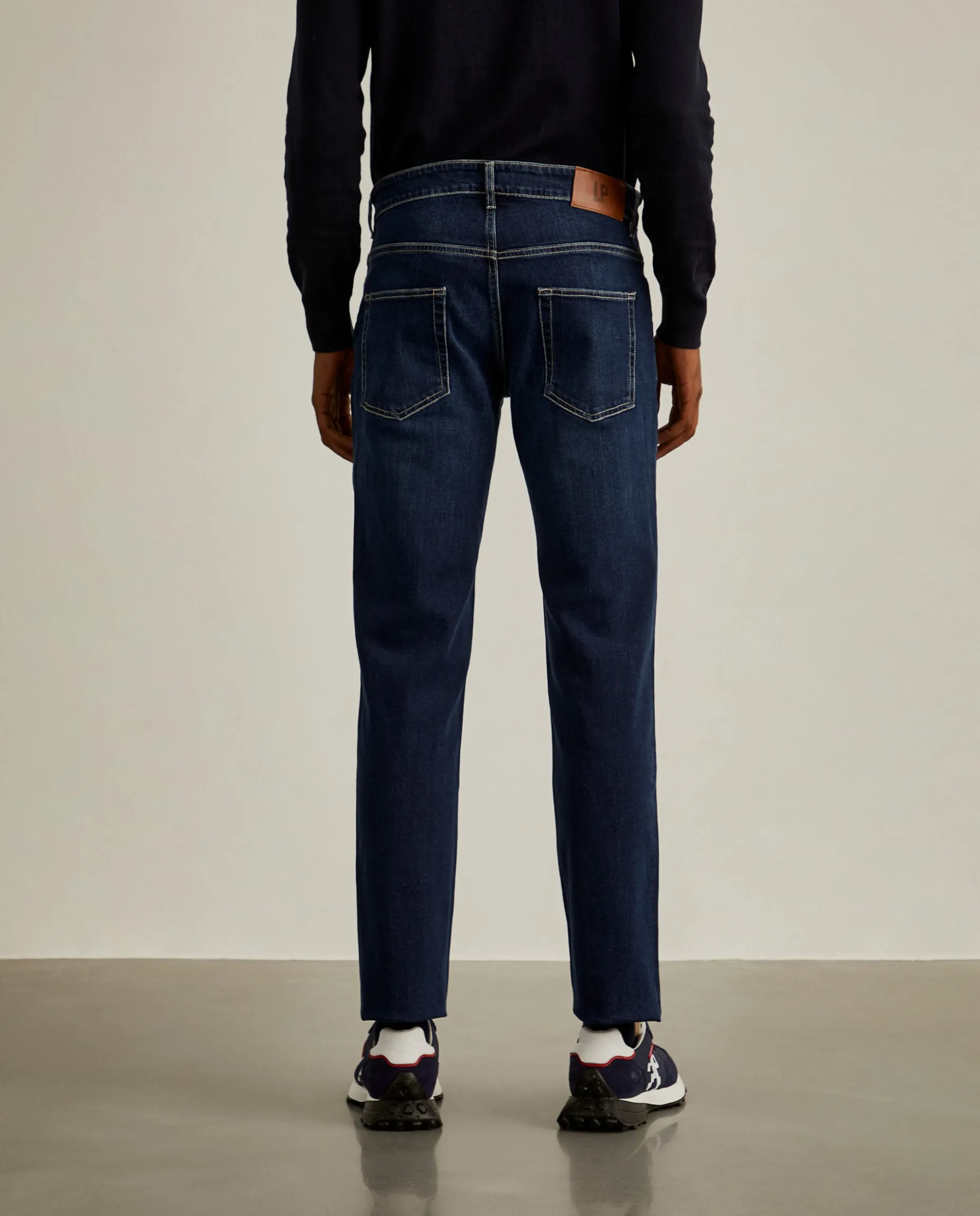 Calças denim regular fit lavagem escura|LION OF PORCHES Fashion