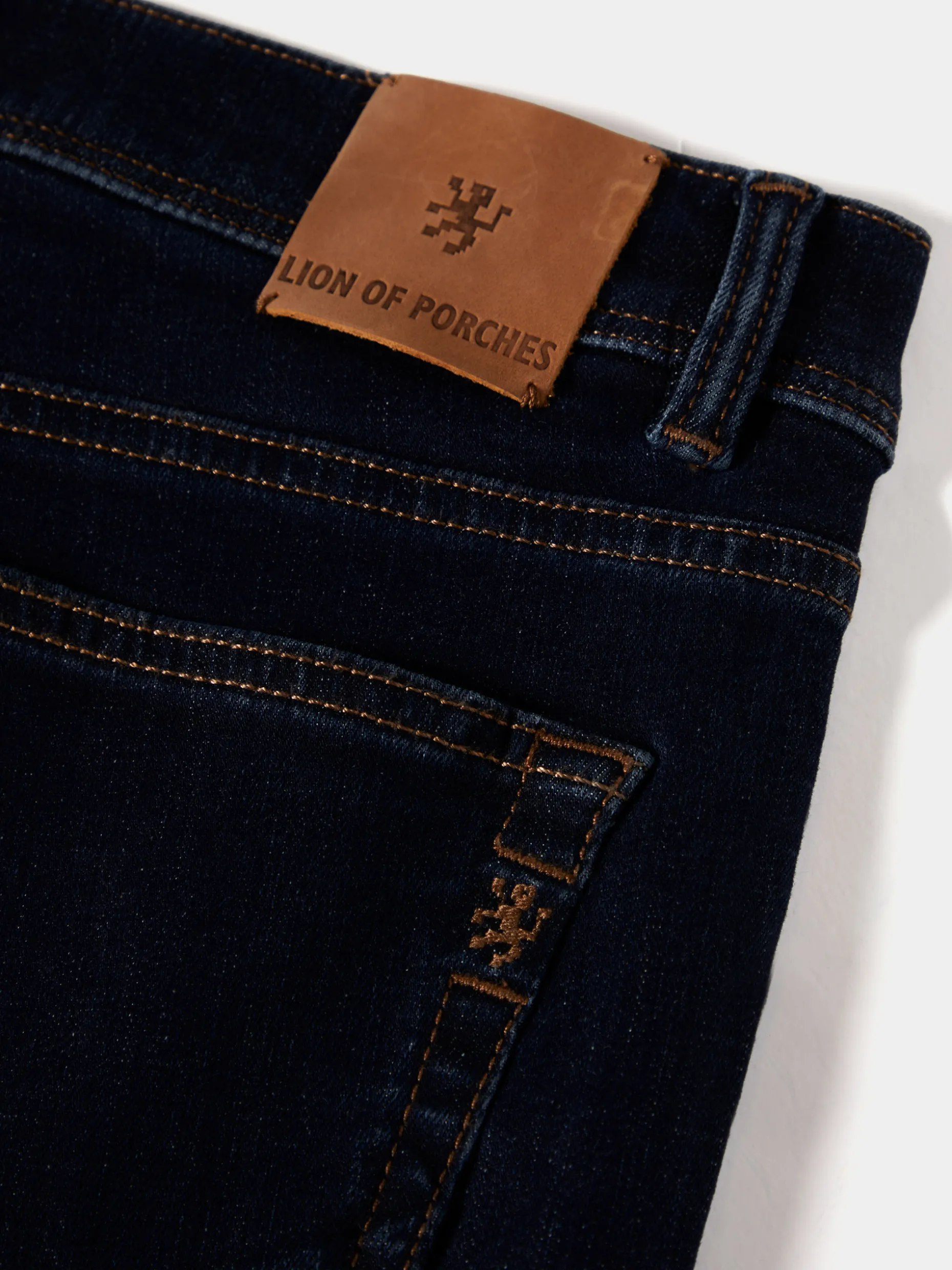 Calças denim regular fit lavagem escura|LION OF PORCHES Fashion