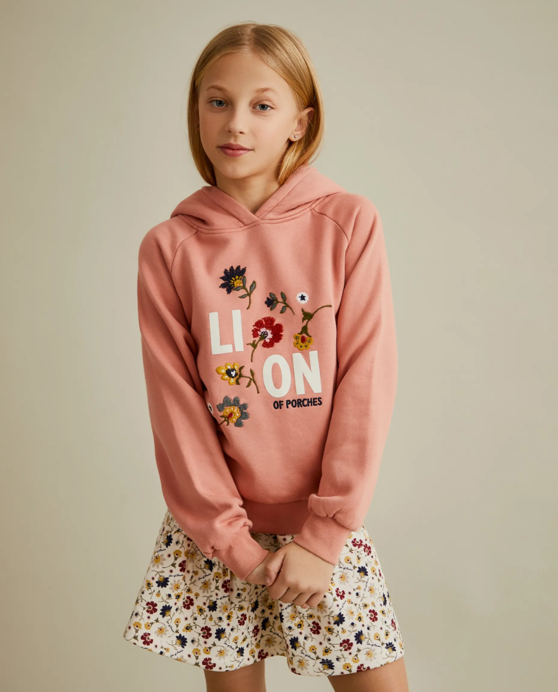 Sweater com capuz e bordado de flores|LION OF PORCHES Store
