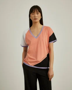 T-shirt color block decote em V|LION OF PORCHES Store
