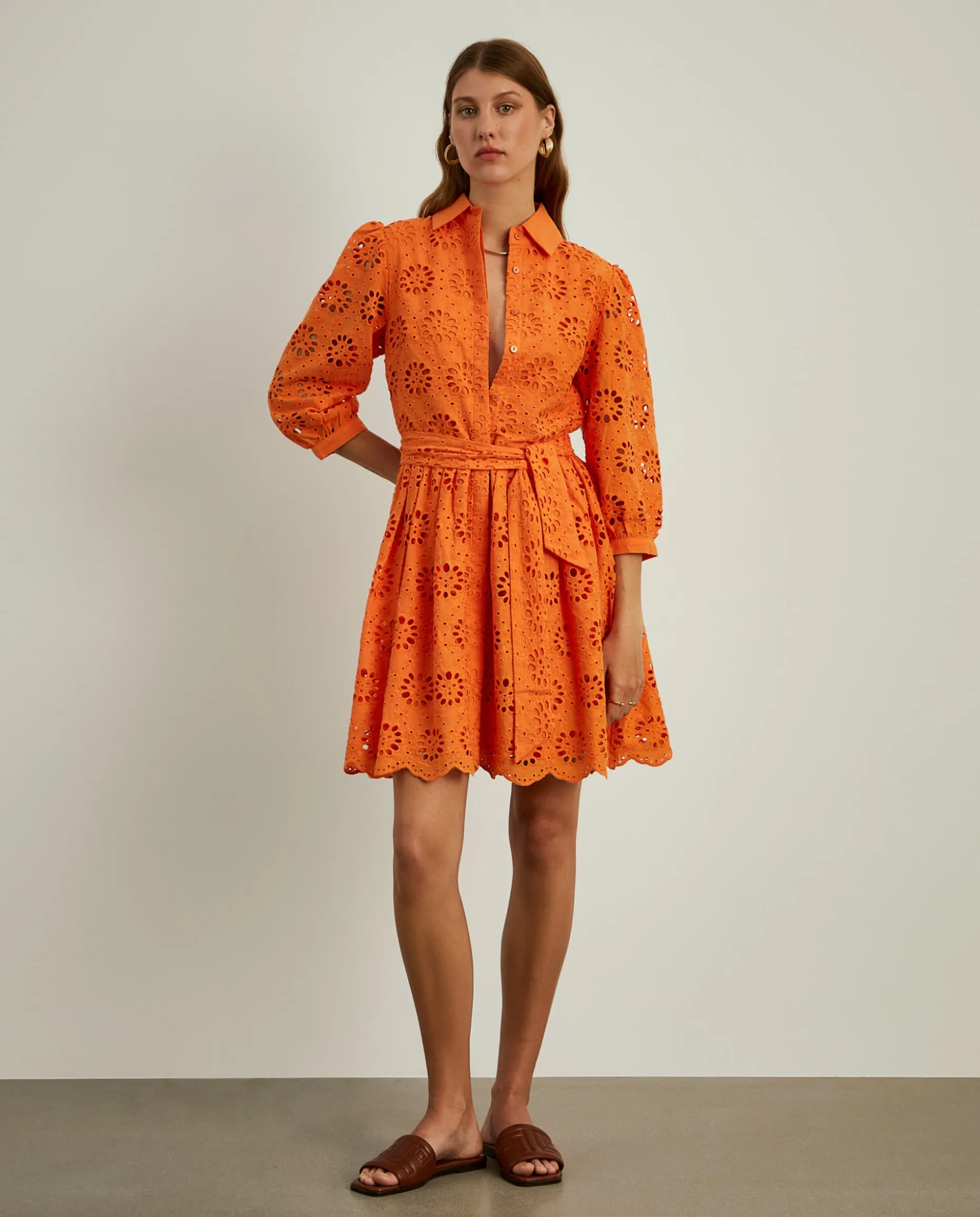 Vestido curto em bordado inglês e mangas abalonadas|LION OF PORCHES Clearance